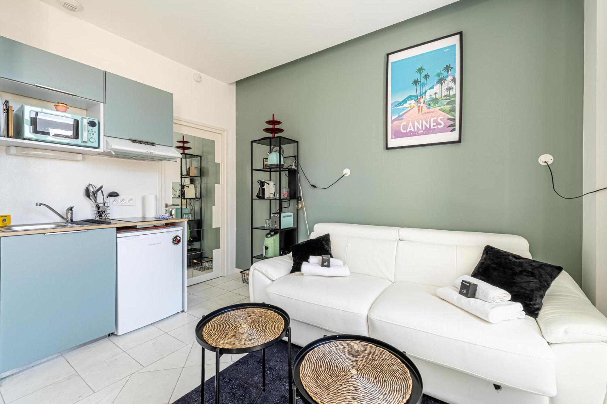 Private - Small Studio For Two At 5 Minutes From Croisette Cannes Bagian luar foto
