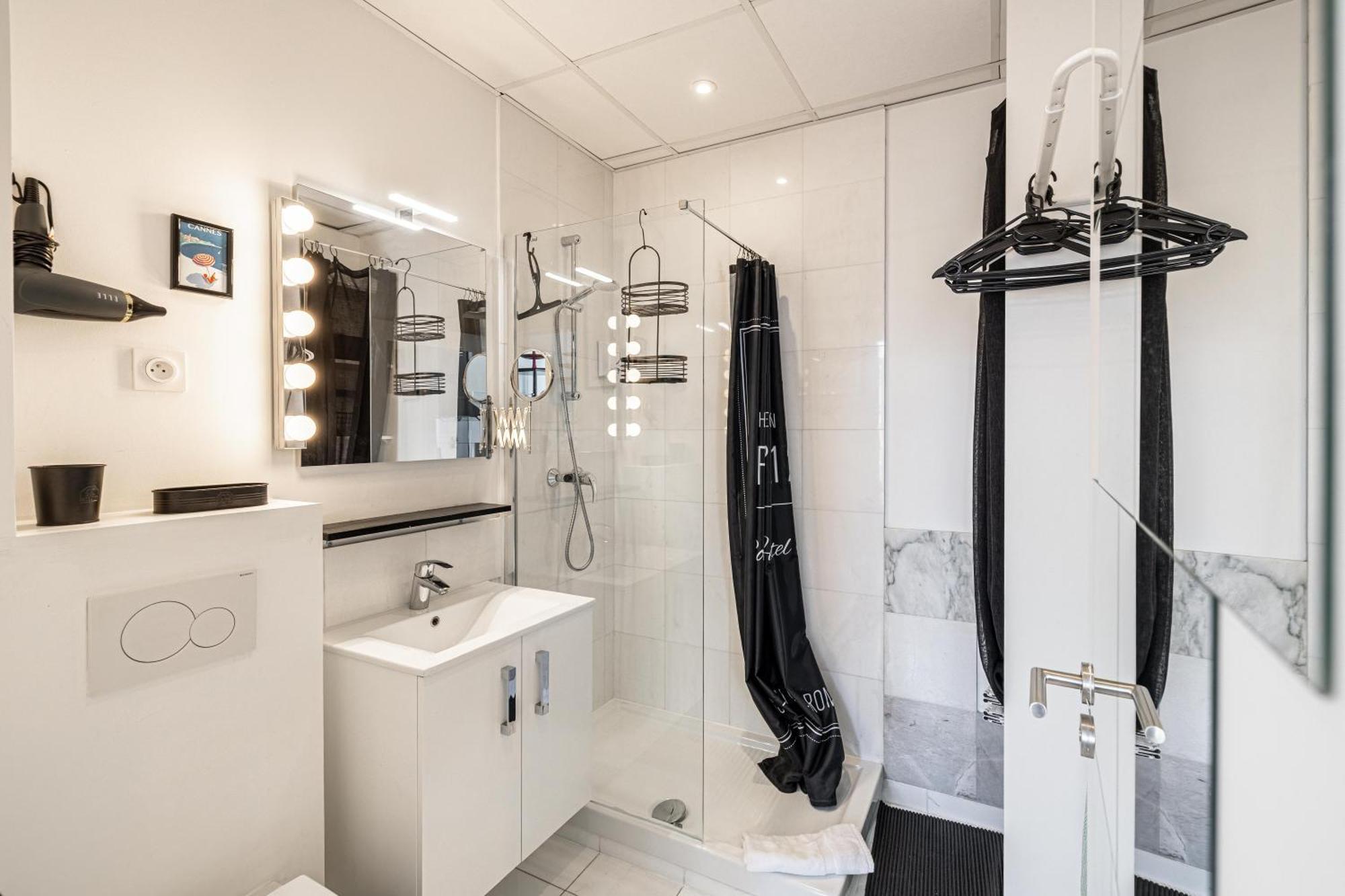 Private - Small Studio For Two At 5 Minutes From Croisette Cannes Bagian luar foto